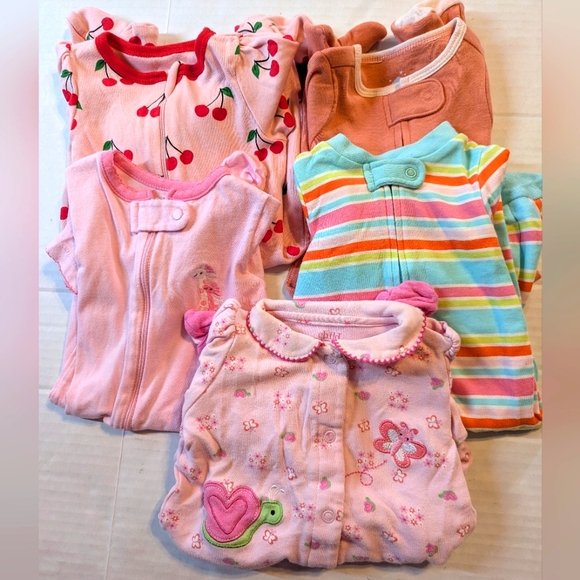 Infant Girls Lot Of 5 Sleepers Size 0-3 Months New And Like New - Picture 1 of 12
